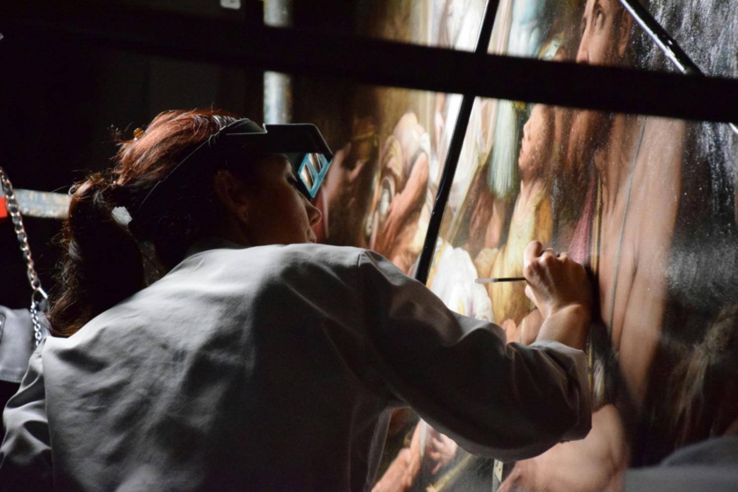 Artiste travaillant sur un concept art de personnage fantastique